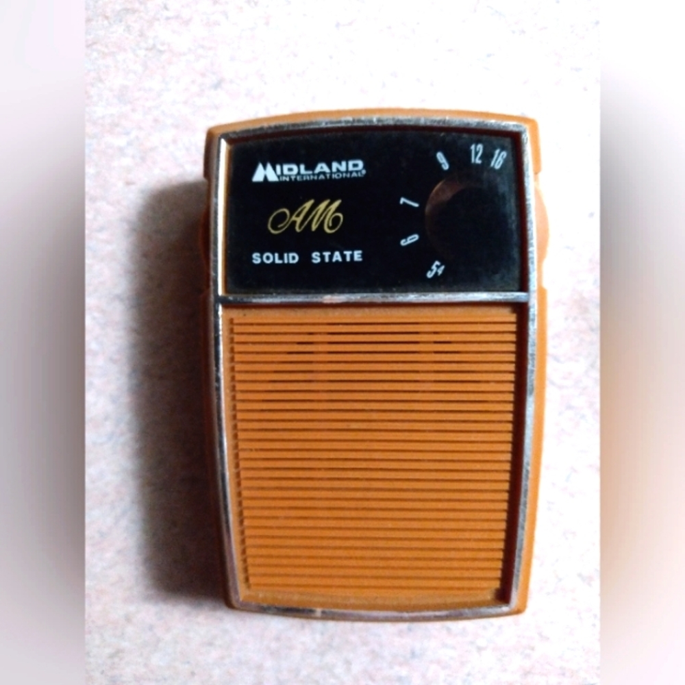 Midland International AM transistor radio